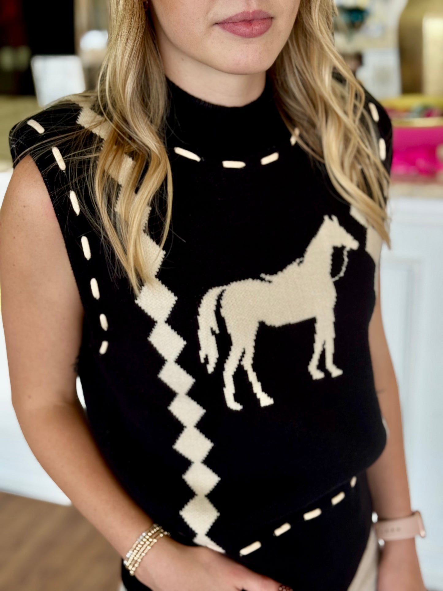 Roany Horse Vest -Black