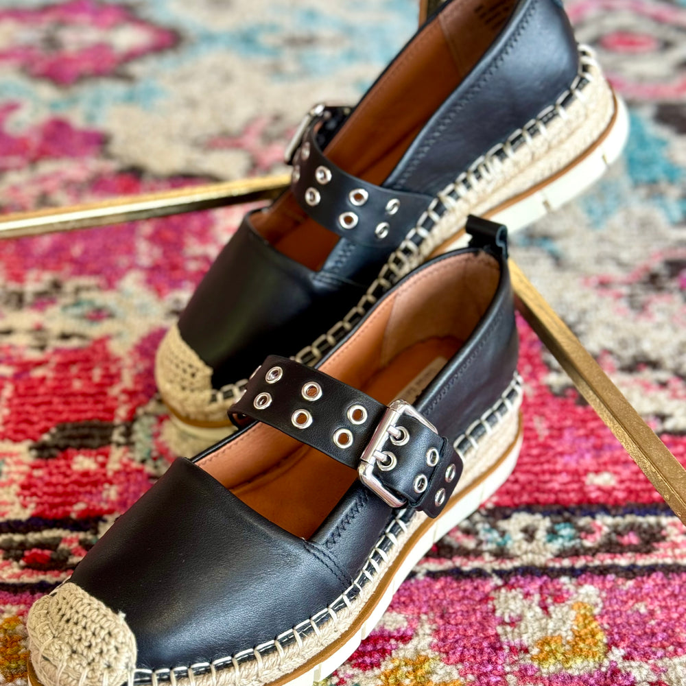 Valri-Black