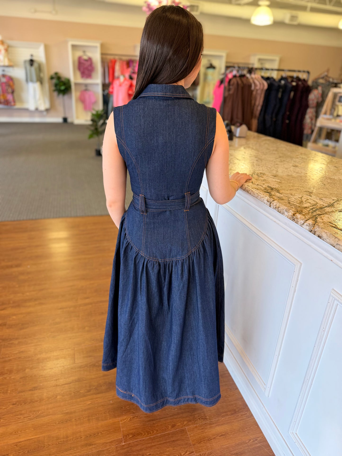 belted denim dress with Button Down and Tie Waist Simply Dixie Boutique Medium Womens Belted Denim Dress in Blue size 6 3/4 TAB SLEEVE BUTTON DOWN