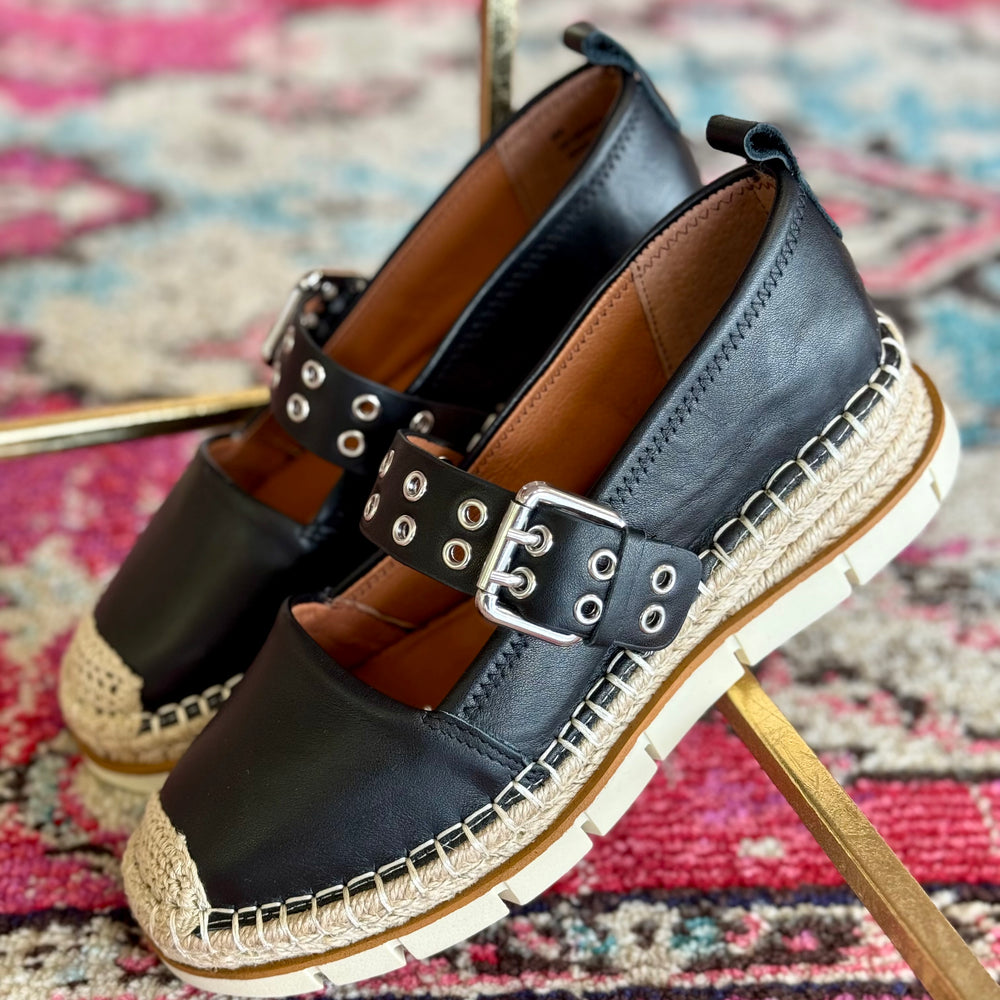 Valri-Black