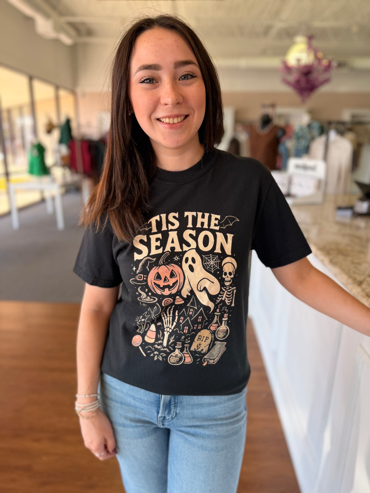 ’Tis the Spooky Season Graphic Tee – Black