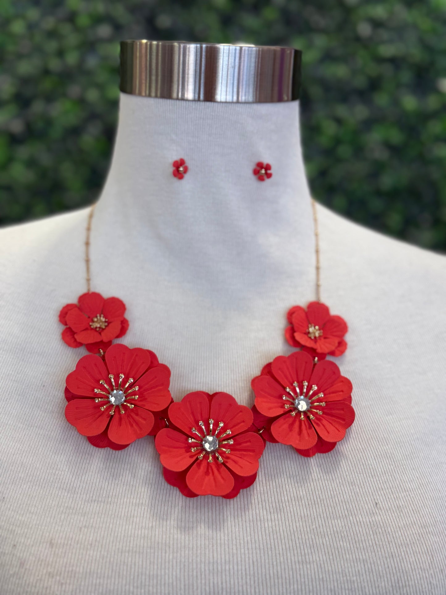 Bloom Necklace and earrings Red