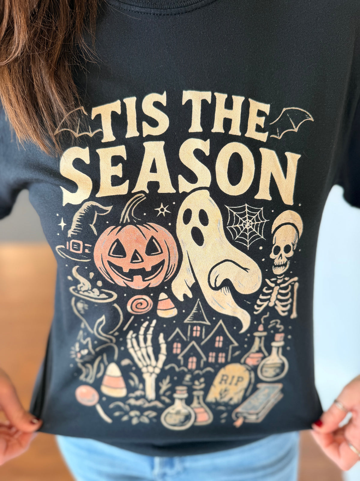 ’Tis the Spooky Season Graphic Tee – Black