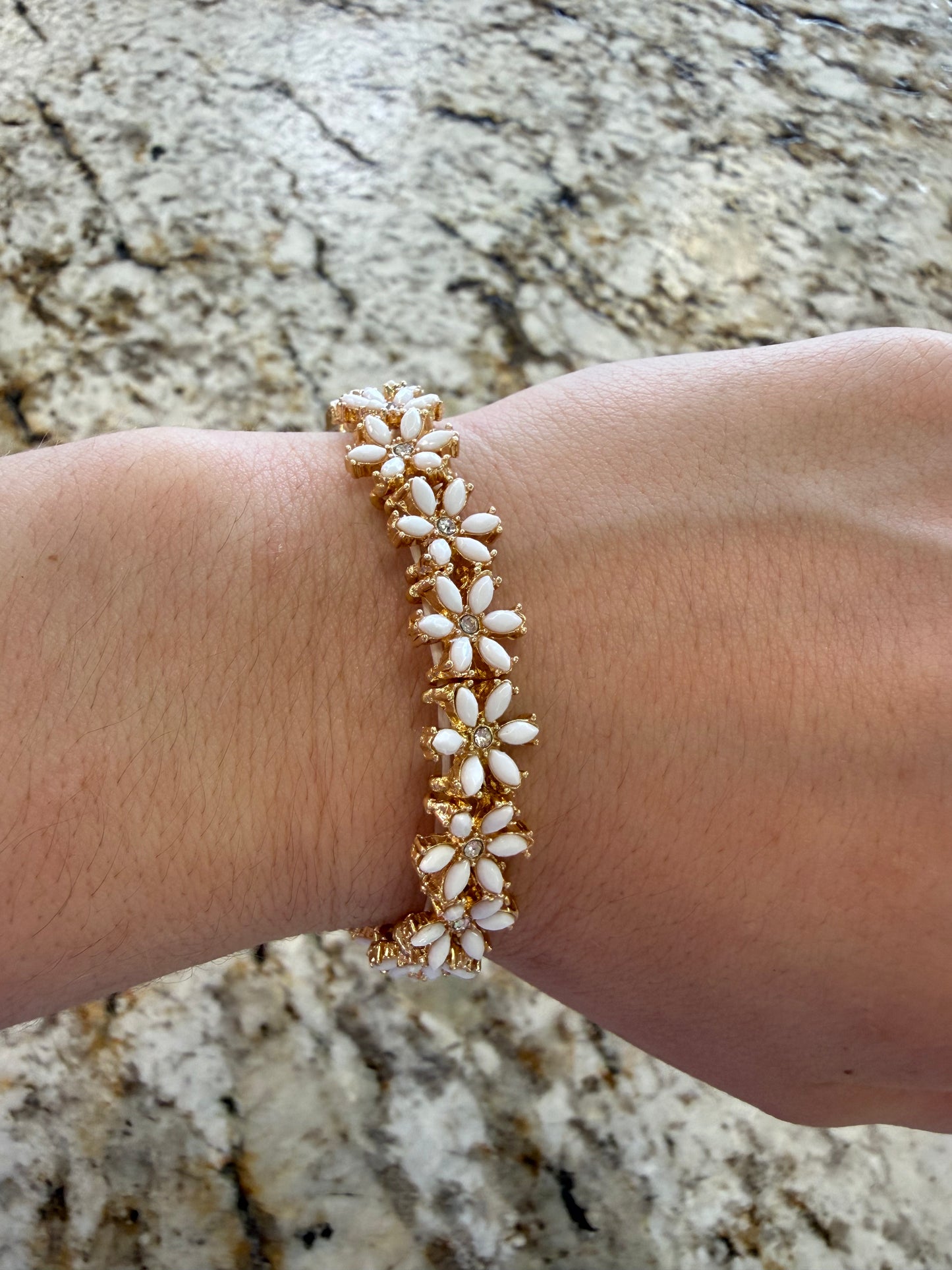Flower charm Bracelet white