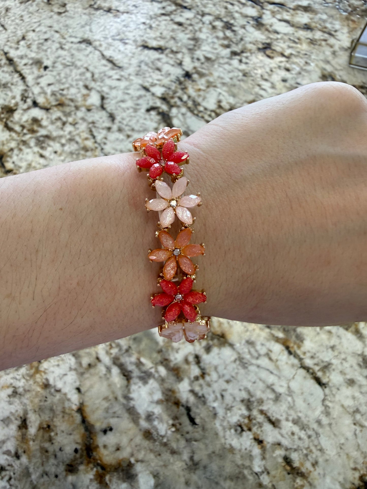 Flower charm bracelet pink